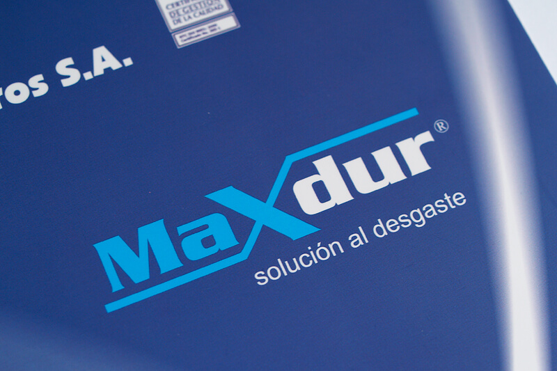 maxdur logo invertido